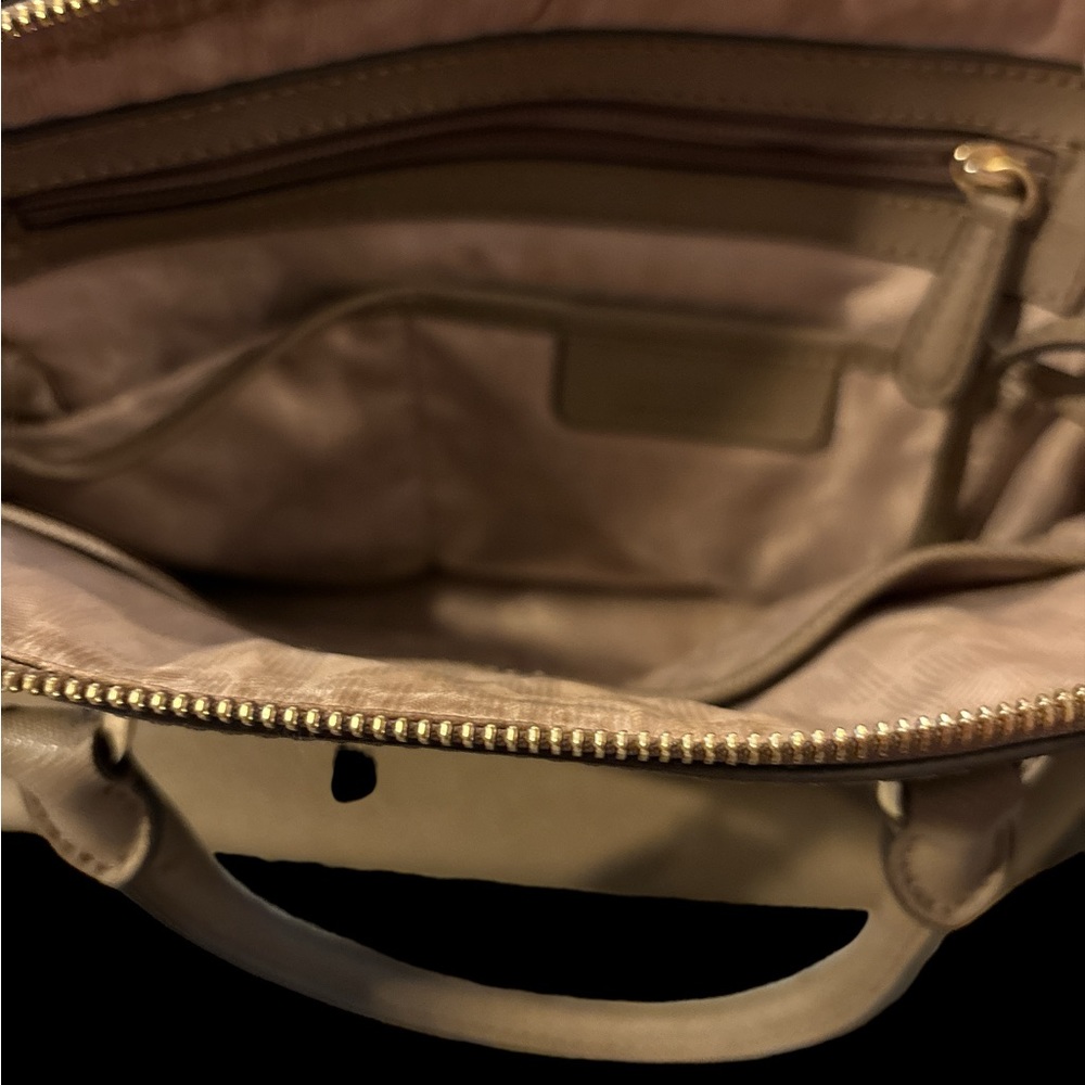 Michael kors satchel - Picture 6 of 6